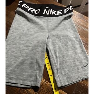 Nike Pro Woman's Gray Spandex Size Small Dri-Fit 8"